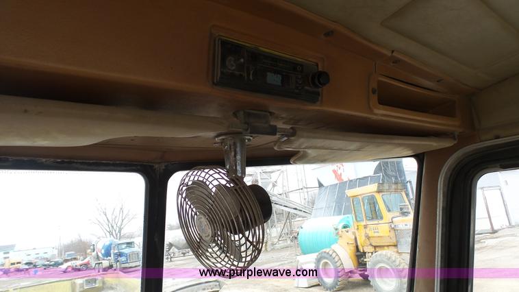 image for item J7264 1989 Peterbilt 357 mixer truck