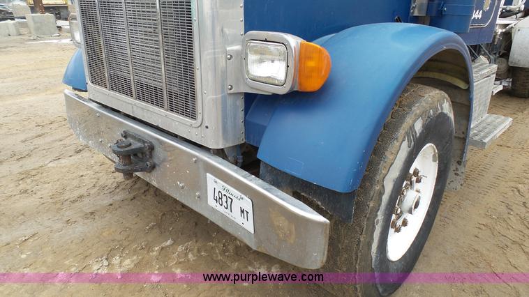 image for item J7264 1989 Peterbilt 357 mixer truck