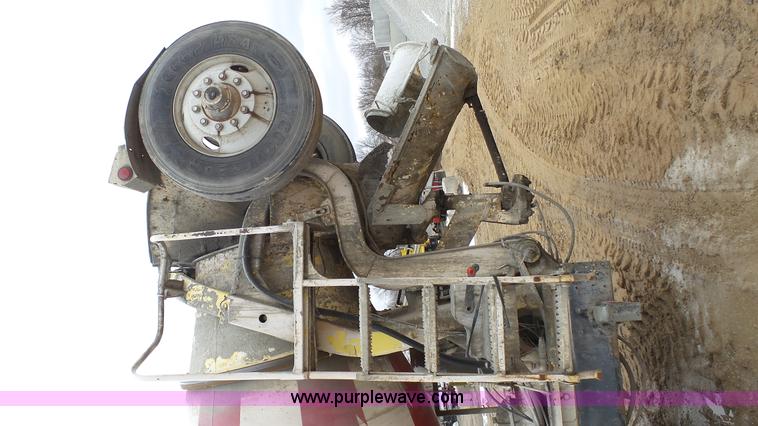 image for item J7264 1989 Peterbilt 357 mixer truck