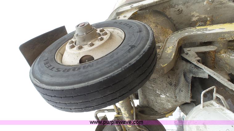 image for item J7264 1989 Peterbilt 357 mixer truck