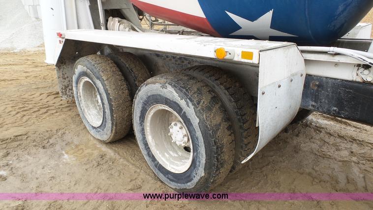 image for item J7264 1989 Peterbilt 357 mixer truck