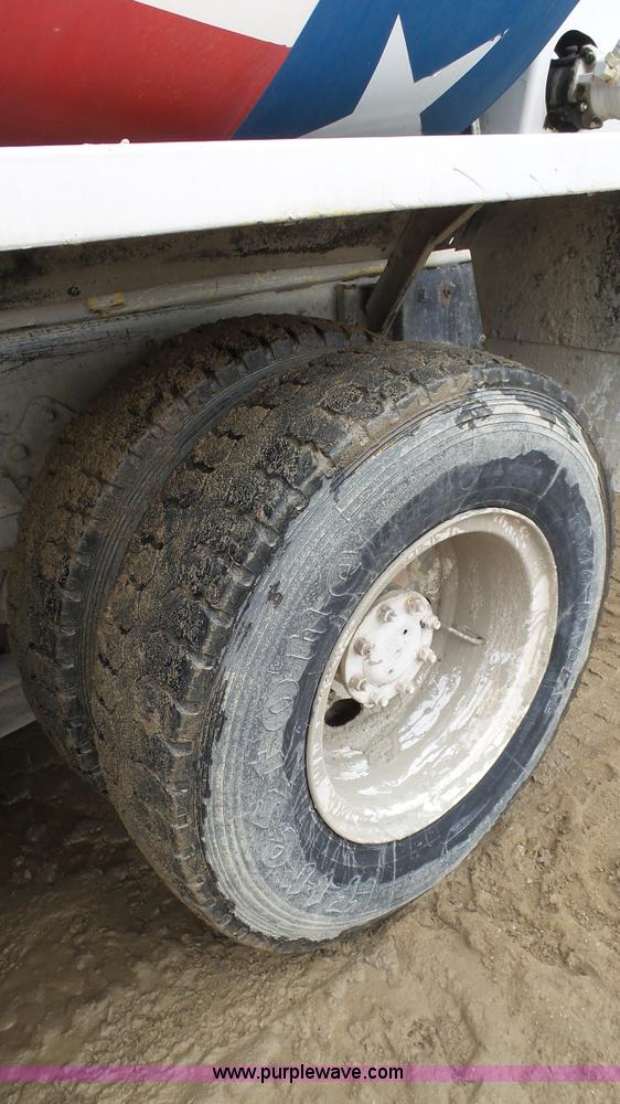 image for item J7264 1989 Peterbilt 357 mixer truck