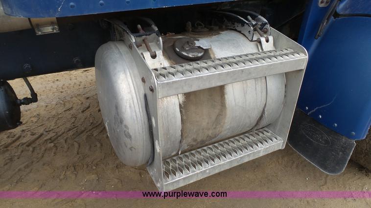 image for item J7264 1989 Peterbilt 357 mixer truck