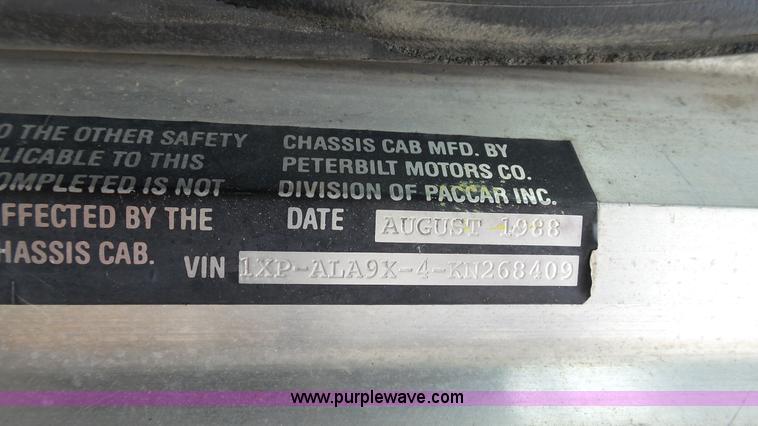 image for item J7264 1989 Peterbilt 357 mixer truck