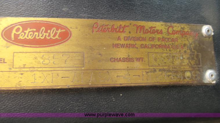 image for item J7264 1989 Peterbilt 357 mixer truck