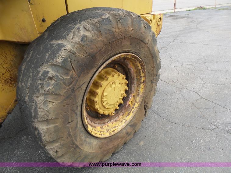 image for item K1338 1989 Caterpillar 916 wheel loader