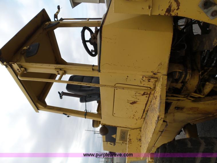 image for item K1338 1989 Caterpillar 916 wheel loader