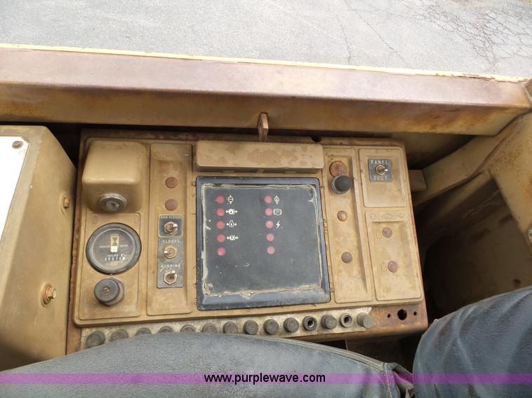 image for item K1338 1989 Caterpillar 916 wheel loader