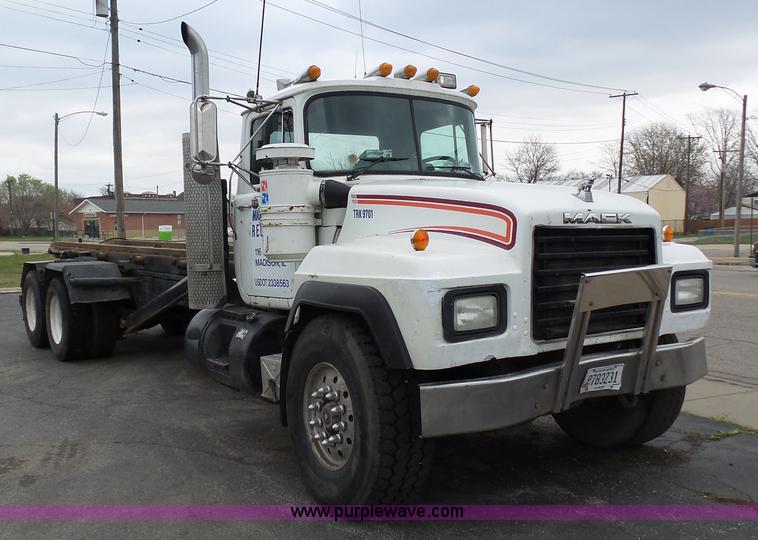 image for item K1339 1997 Mack RD690S roll off truck