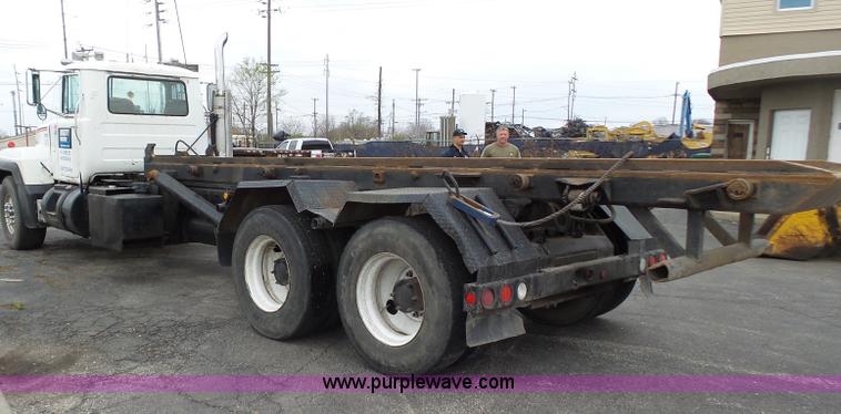 image for item K1339 1997 Mack RD690S roll off truck