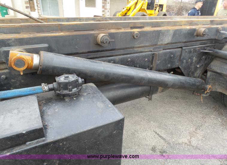 image for item K1339 1997 Mack RD690S roll off truck