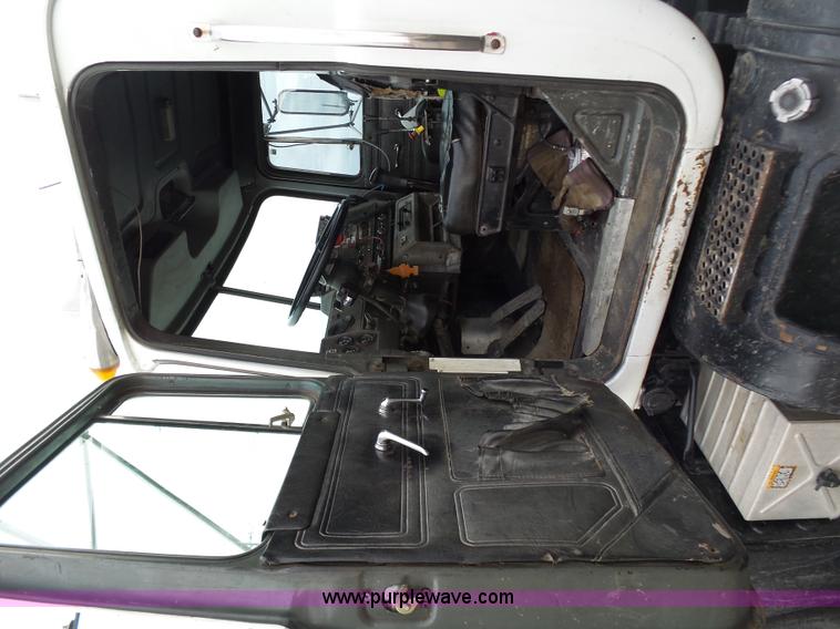 image for item K1339 1997 Mack RD690S roll off truck