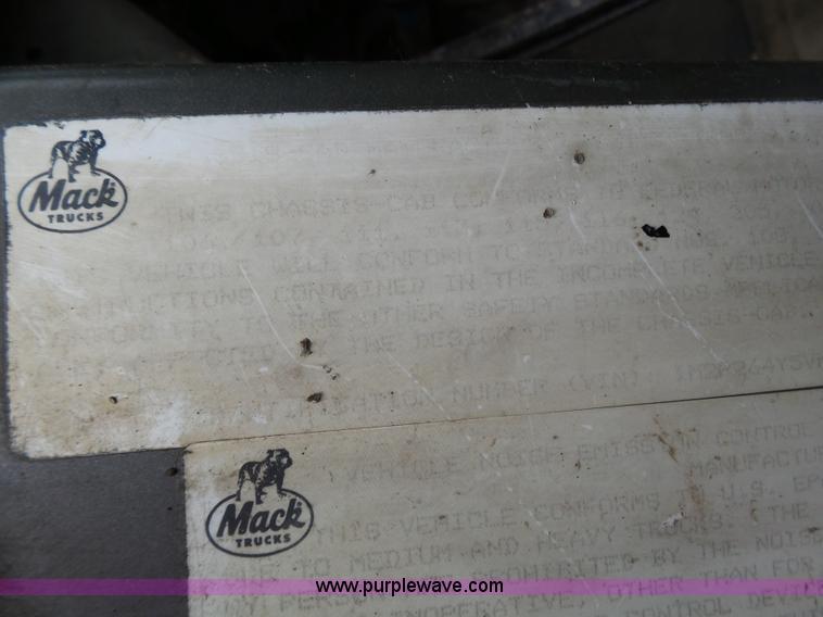 image for item K1339 1997 Mack RD690S roll off truck