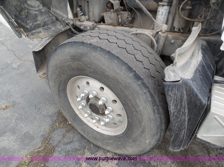 image for item K1339 1997 Mack RD690S roll off truck