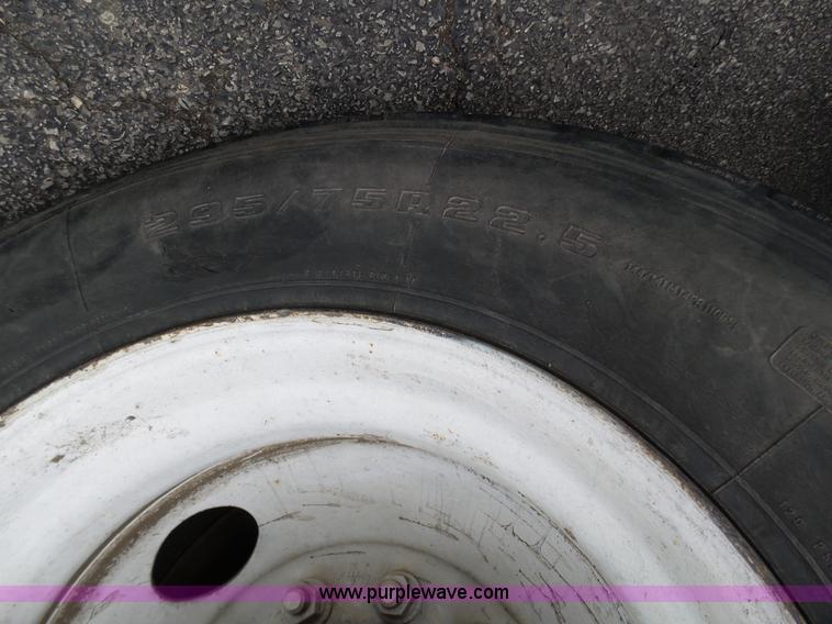 image for item K1339 1997 Mack RD690S roll off truck