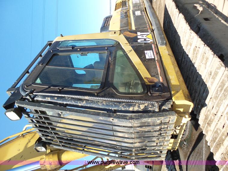 image for item K1357 2002 Caterpillar 330B excavator