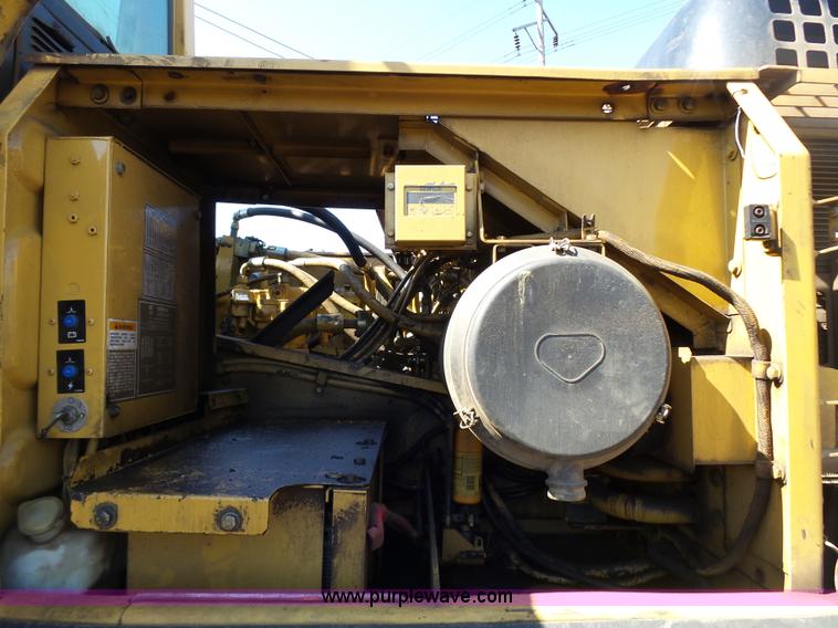 image for item K1357 2002 Caterpillar 330B excavator