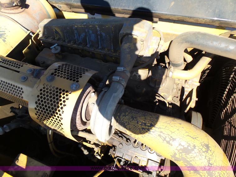 image for item K1357 2002 Caterpillar 330B excavator