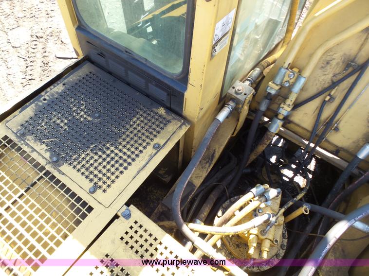 image for item K1357 2002 Caterpillar 330B excavator