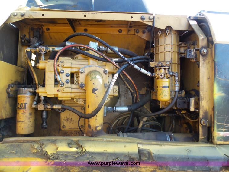 image for item K1357 2002 Caterpillar 330B excavator