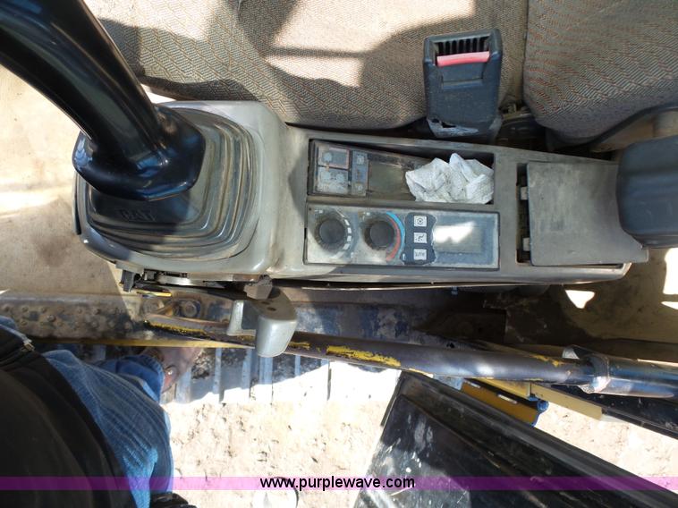 image for item K1357 2002 Caterpillar 330B excavator