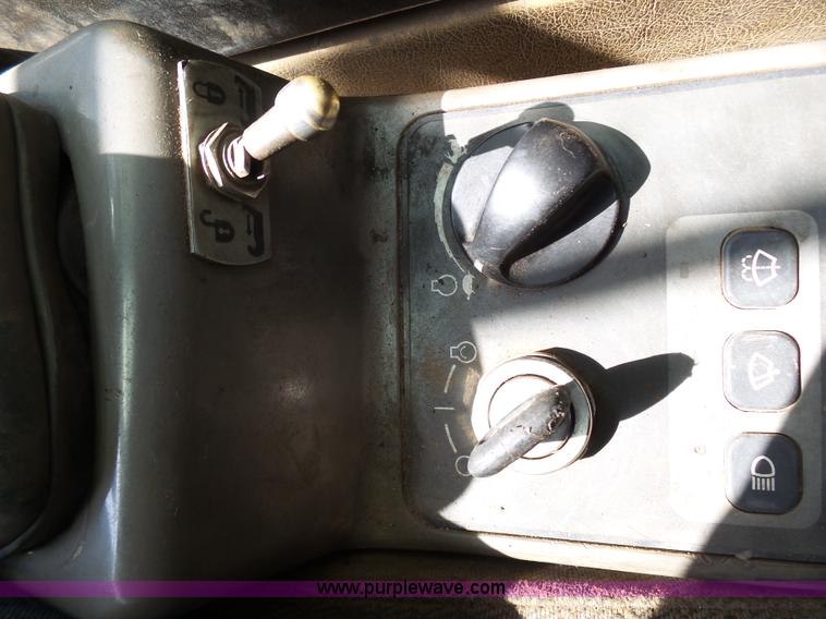 image for item K1357 2002 Caterpillar 330B excavator