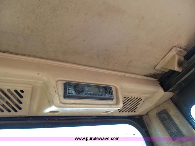 image for item K1357 2002 Caterpillar 330B excavator