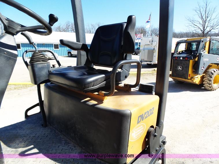 image for item K1370 2006 Case DV202 double drum compactor