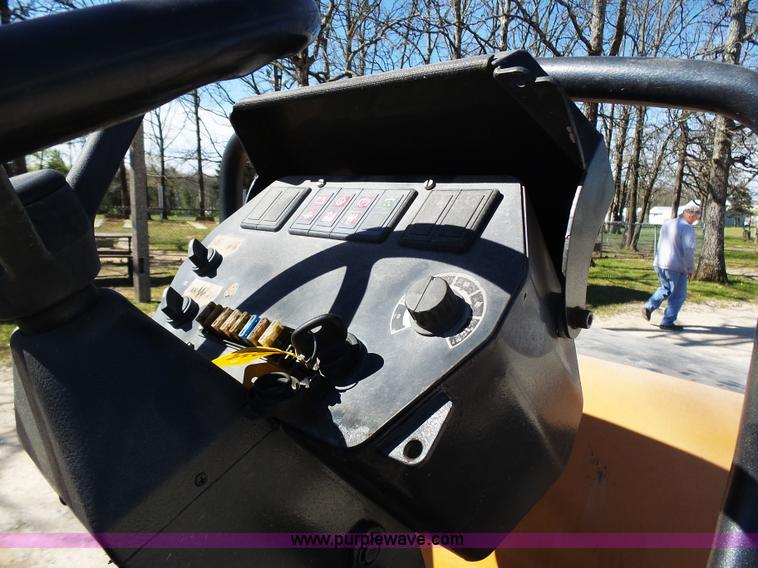 image for item K1370 2006 Case DV202 double drum compactor