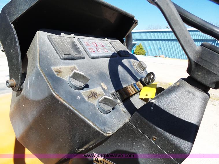 image for item K1370 2006 Case DV202 double drum compactor