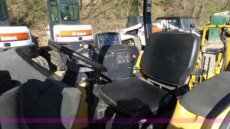 image for item K4207 2001 John Deere 110 backhoe