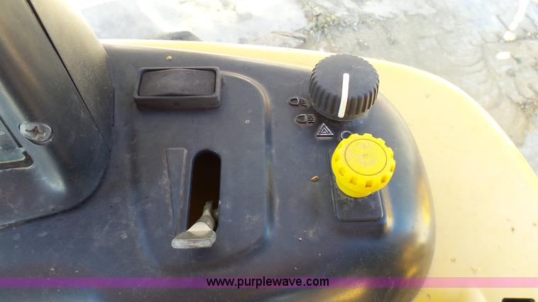 image for item K4207 2001 John Deere 110 backhoe