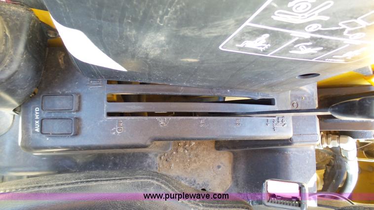 image for item K4207 2001 John Deere 110 backhoe