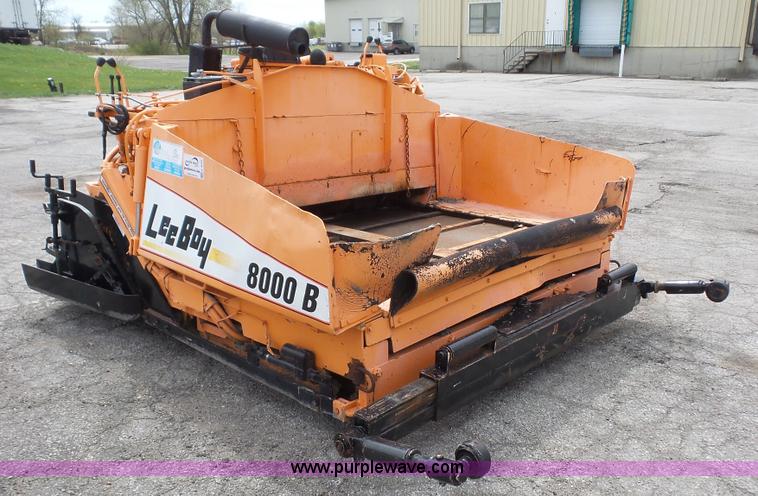 image for item K4502 LeeBoy L8000T paver