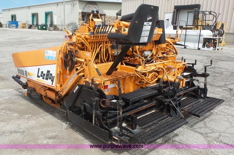 image for item K4502 LeeBoy L8000T paver