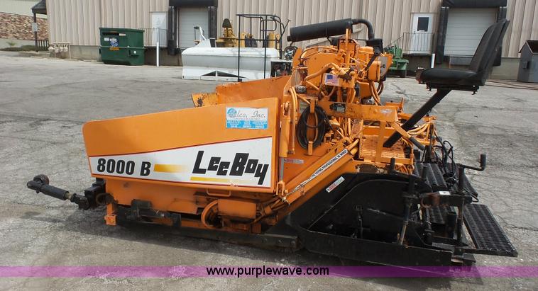 image for item K4502 LeeBoy L8000T paver