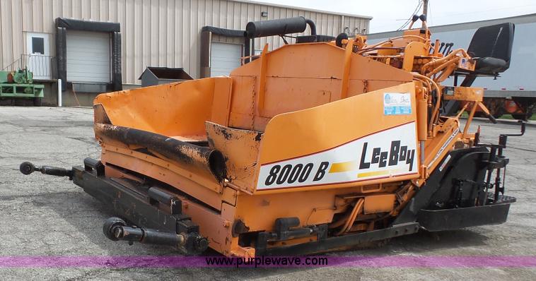 image for item K4502 LeeBoy L8000T paver