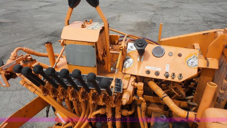 image for item K4502 LeeBoy L8000T paver