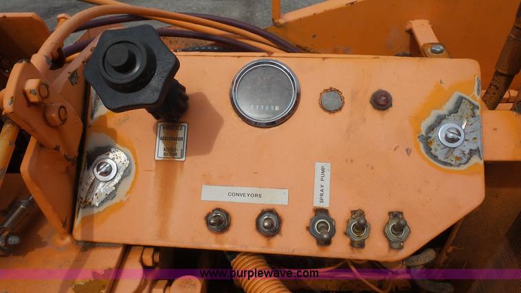 image for item K4502 LeeBoy L8000T paver