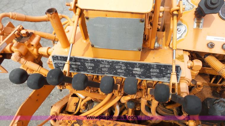 image for item K4502 LeeBoy L8000T paver