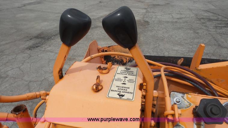 image for item K4502 LeeBoy L8000T paver