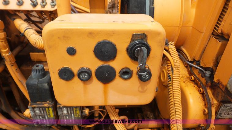 image for item K4502 LeeBoy L8000T paver