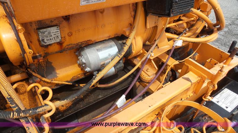 image for item K4502 LeeBoy L8000T paver