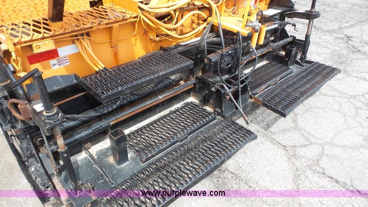 image for item K4502 LeeBoy L8000T paver