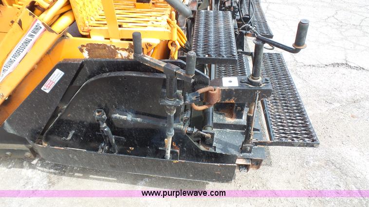 image for item K4502 LeeBoy L8000T paver