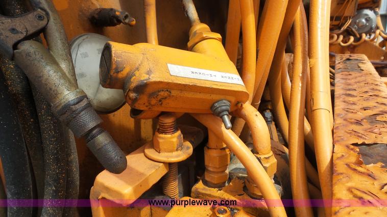 image for item K4502 LeeBoy L8000T paver