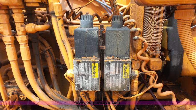 image for item K4502 LeeBoy L8000T paver