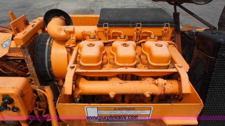 image for item K4502 LeeBoy L8000T paver