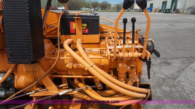 image for item K4502 LeeBoy L8000T paver