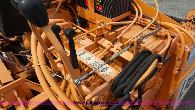 image for item K4502 LeeBoy L8000T paver